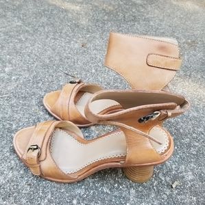 Tan Leon max leather sz 9.5 brown heels, great condition.